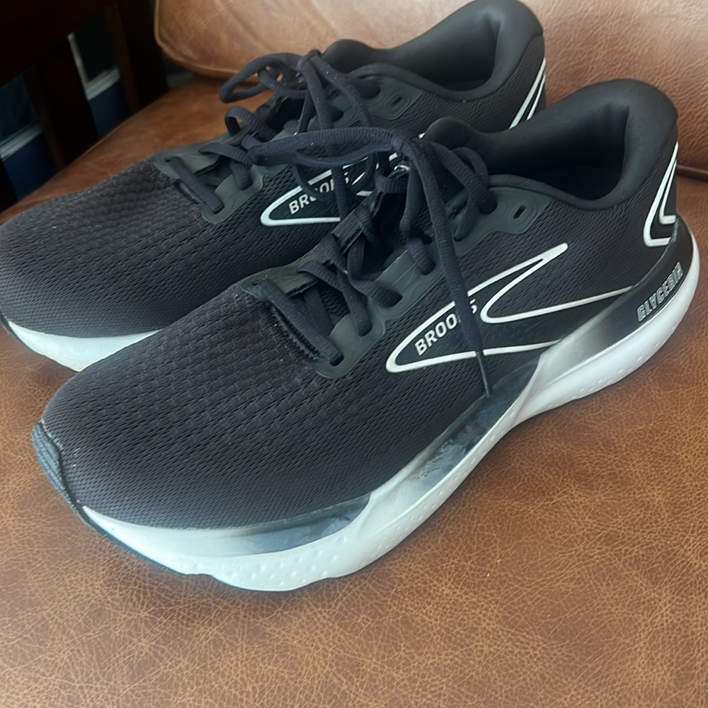 Men's Brooks running shoes size 10 Glycerin 21
